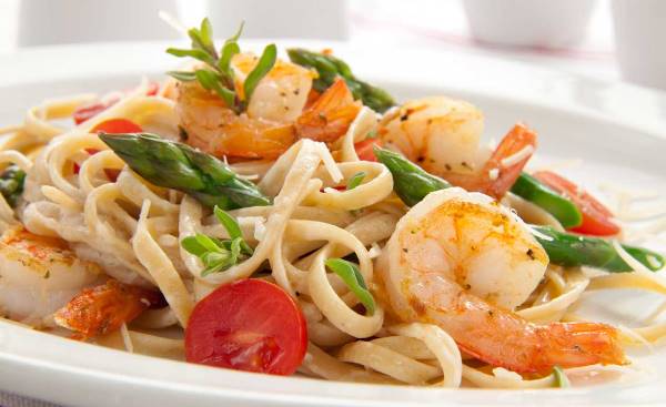 Tagliatelle com camarão